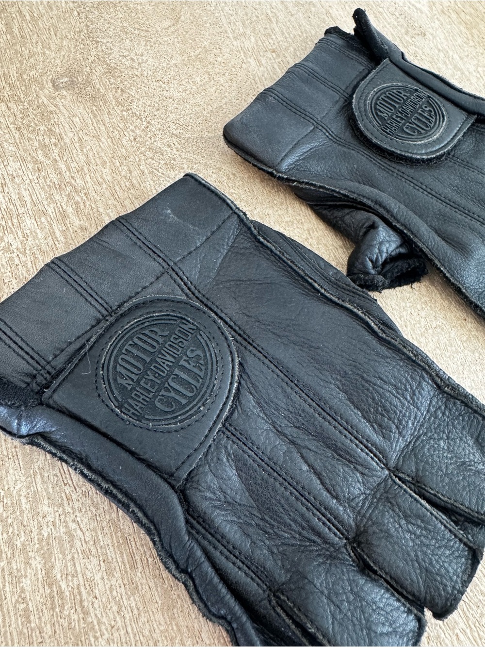 Harley-Davidson Black Fingerless Leather Riding Gloves with Embossed Logo